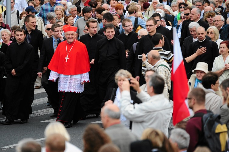Święto Dziękczynienia w Warszawie. Procesja z relikwiami św. Andrzeja Boboli
