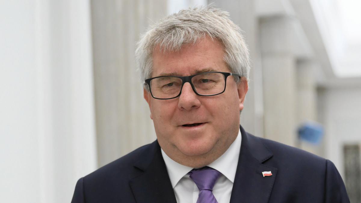 Wyniki wyborów do Senatu na Zachodzie nie są za bardzo komentowane. Liczy się, kto rządzi a rządzi PiS - uważa europoseł PiS Ryszard Czarnecki. Jednocześnie przyznaje, że zwycięstwo opozycji w izbie wyższej zakłóca narrację o dyktaturze i końcu demokracji w Polsce.