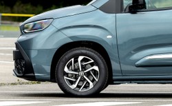 Ma 136 KM i kosztuje 73 800 zł. Oto nowa Toyota z gwarancją na 1 mln km