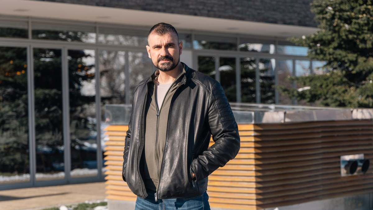 "Živeli smo u vešernici, u zajedničkoj prostoriji u zgradi": Naš pevač otkrio kroz šta je sve prošao, o ovim detaljima je samo jednom govorio