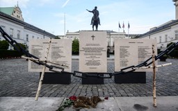 Rusza zbiórka na pomniki smoleńskie. Julia Pitera: Nie dam ani złamanego grosza