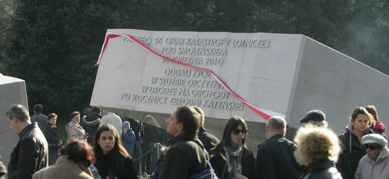Rodziny smoleńskie piszą do prezydenta. "Przełożyć uroczystości"