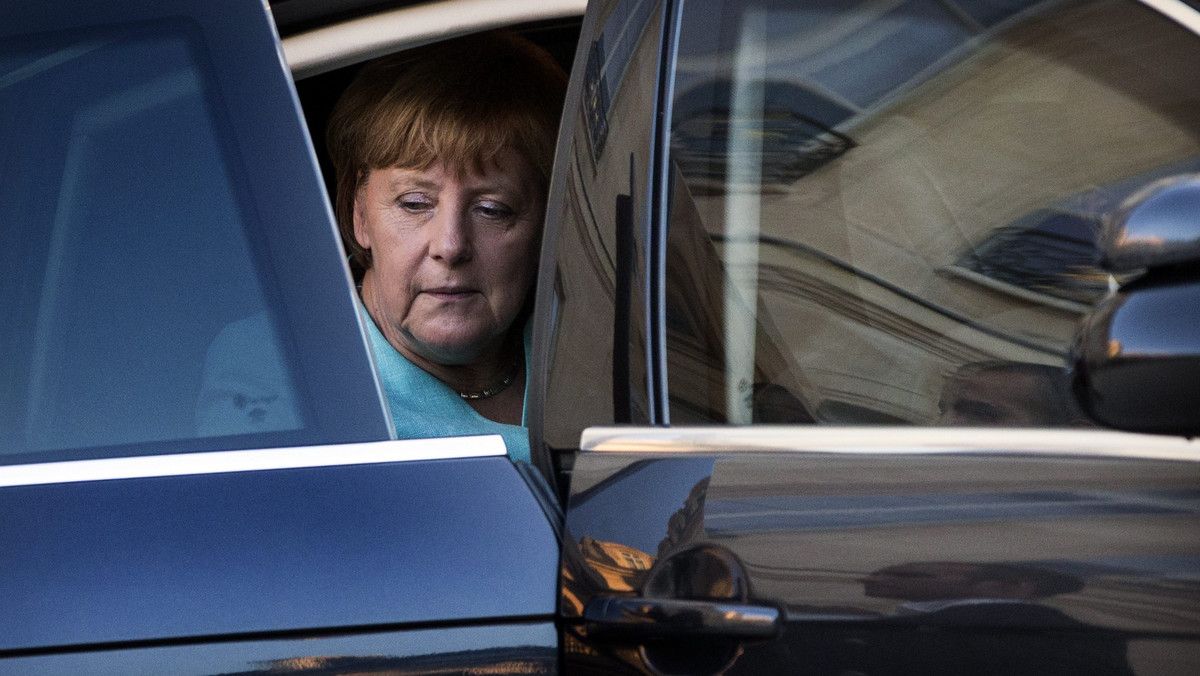 Angela Merkel cieszy się opinią "królowej Europy", nie bardzo wie jednak, co ma począć ze swoją władzą. Grecki kryzys również dlatego wpędził Unię Europejską w tak wielki chaos, ponieważ niemiecka kanclerz zbyt długo zwlekała z podjęciem decyzji.