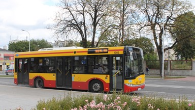 Ostre hamowanie miejskiego autobusu w Kielcach. Pięć osób w szpitalu