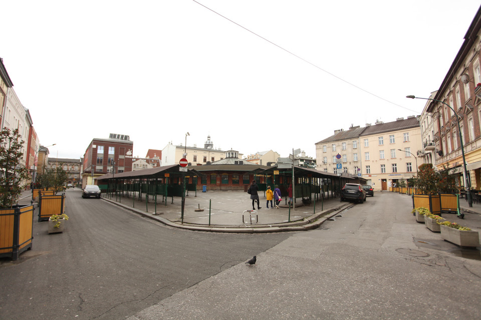 Kraków w czerwonej strefie. Niedzielny poranek