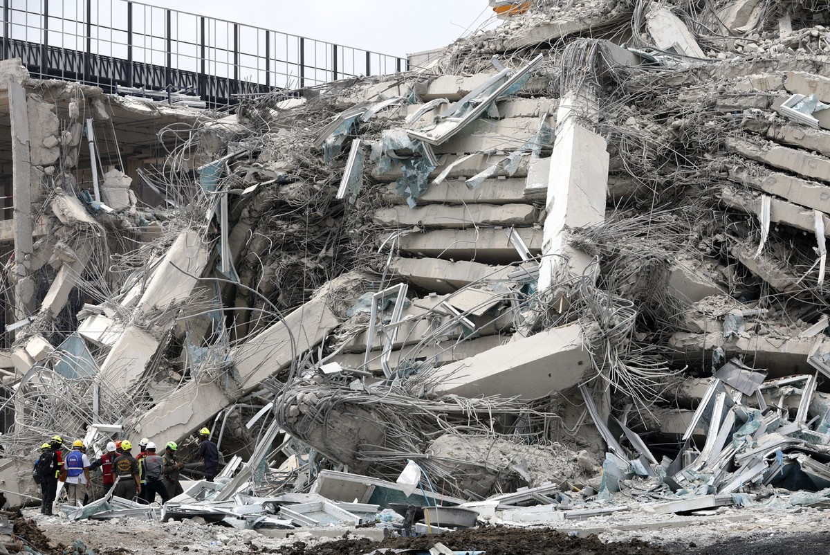 Junta bombarduje tereny po trzęsieniu ziemi