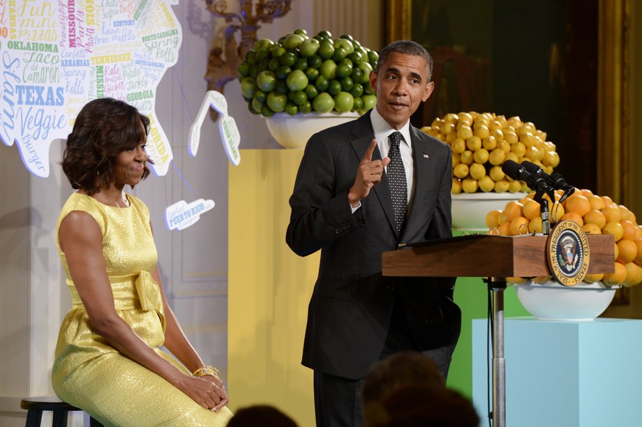 W żółtej sukience podczas dorocznej kolacji Kid's State Dinner w 2013 roku