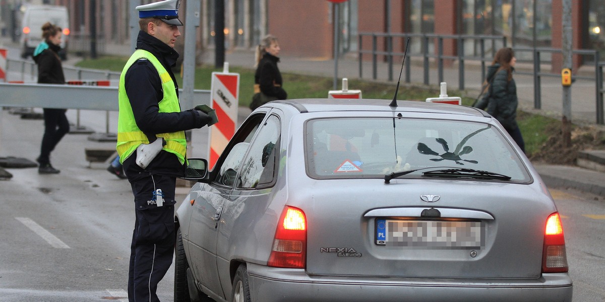 Policja wlepia mandaty na Sienkiewicza