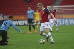 Kibice wywiesili na domu piłkarza gigantyczny baner z napisem "Tu mieszka Judasz"