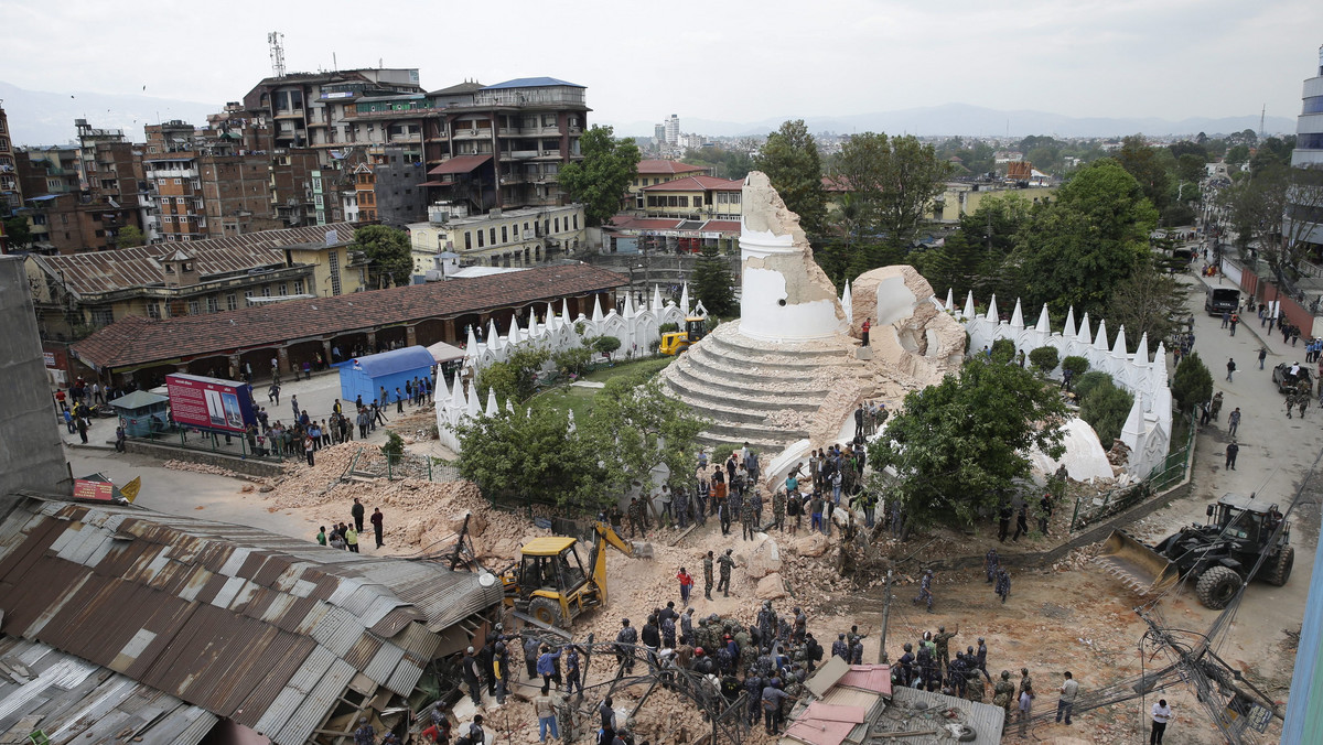 USA wyślą do Nepalu ekipę ratunkową; uruchamiają też pierwszą transzę pomocy finansowej w wysokości 1 mln dol., by pomóc ofiarom trzęsienia ziemi - podała amerykańska agencja pomocowa USAID.