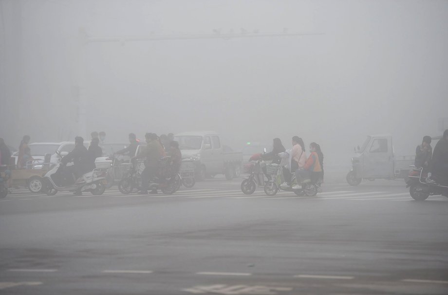 Smog w chińskim mieście Bozhou w kwietniu 2016 roku