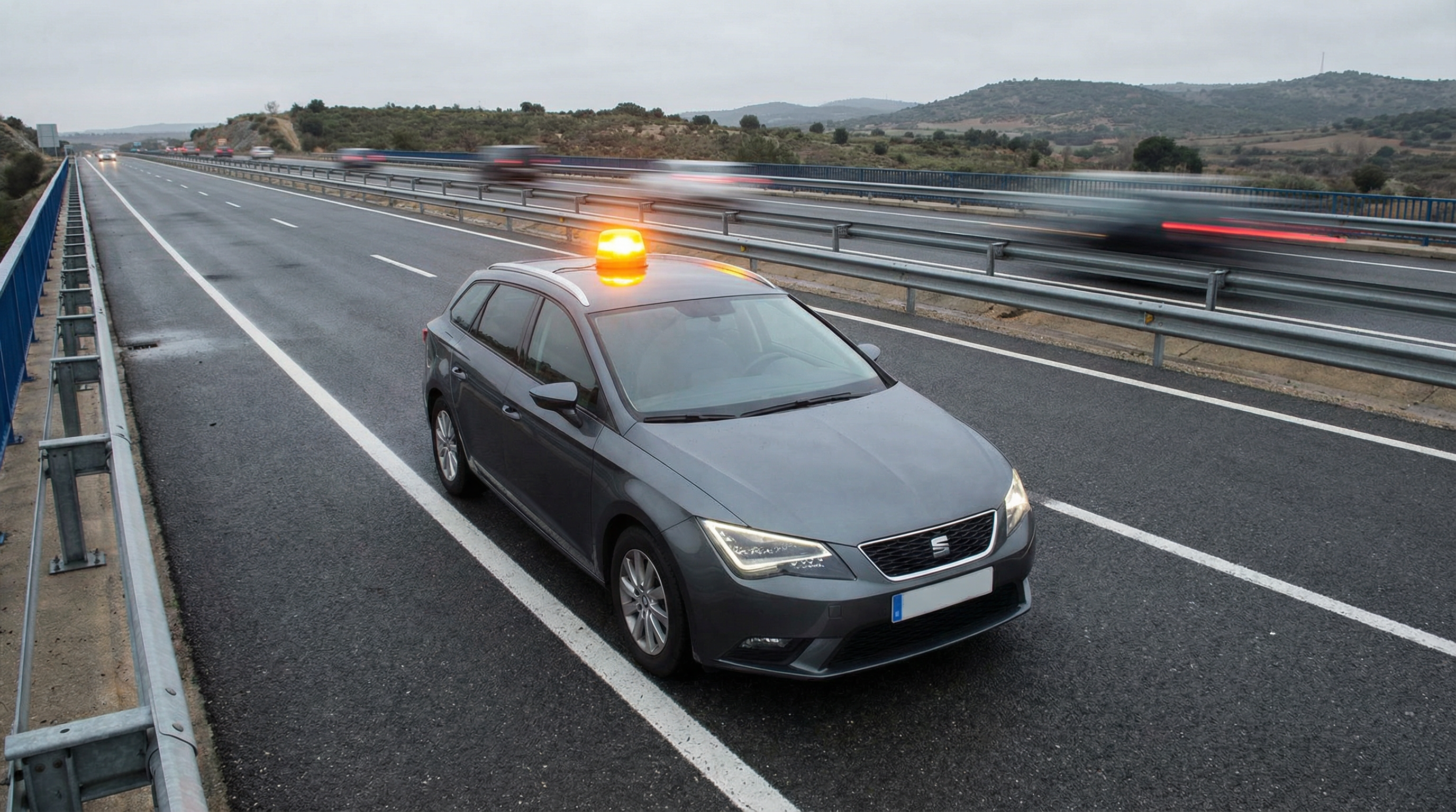 Baliza V16 obligatoria desde el 1 de enero: DGT sin fecha para las multas