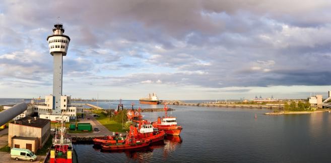 <b>Gdańska latarnia</b><br/> Znajduje się na terenie Portu Północnego, ma 61 metrów wysokości i jest najmłodsza spośród wszystkich latarni, jakie powstały w Polsce – została zbudowana w 1984r.