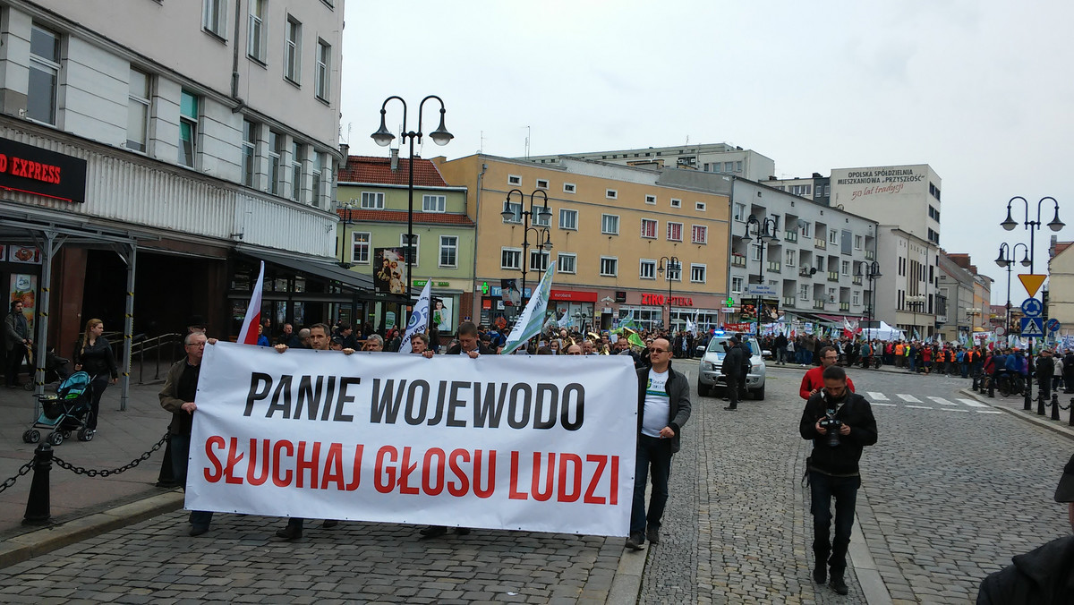 Mieszkańcy pod opolskich gmin podczas niedawnych manifestacji apelowali do wojewody, by wydał negatywną opinię w sprawie przyłączenia ich terenów do Opola. Wojewoda Adrian Czubak ma jednak inne zdanie. Jego opinia jest pozytywna.