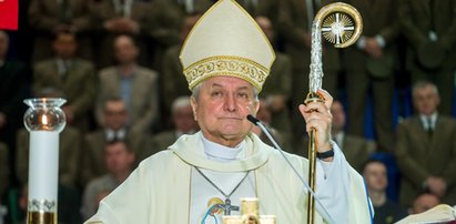 Bp Janiak miał tuszować pedofilię w Kościele. Prokuratura nie widzi w tym niczego złego?