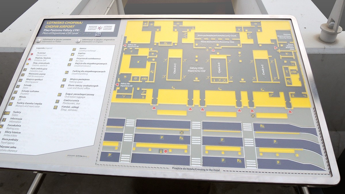 Na warszawskim Lotnisku Chopina ustawiono cztery specjalne mapy dotykowe z planem portu dla osób niewidomych i niedowidzących - poinformował w poniedziałek PAP rzecznik portu Przemysław Przybylski. Mają one umożliwić łatwiejsze poruszanie się po terminalu.