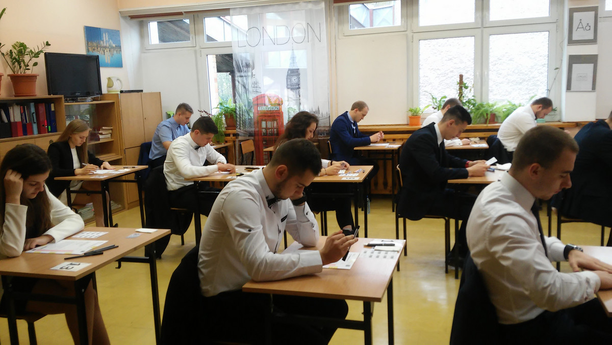 Marszałek województwa lubuskiego Anna Polak złożyła życzenia wszystkim maturzystom, którzy jutro przystąpią do pierwszego z serii egzaminów dojrzałości.