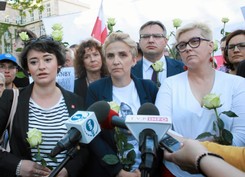 'To jest ten dzień, w którym trzeba stanąć na barykadach'. 'Straż Marszałkowska jest uzbrojona'