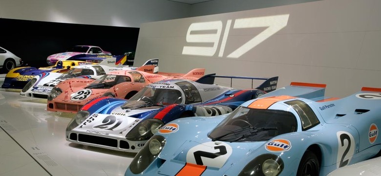 Szklana świątynia Porsche otwarta