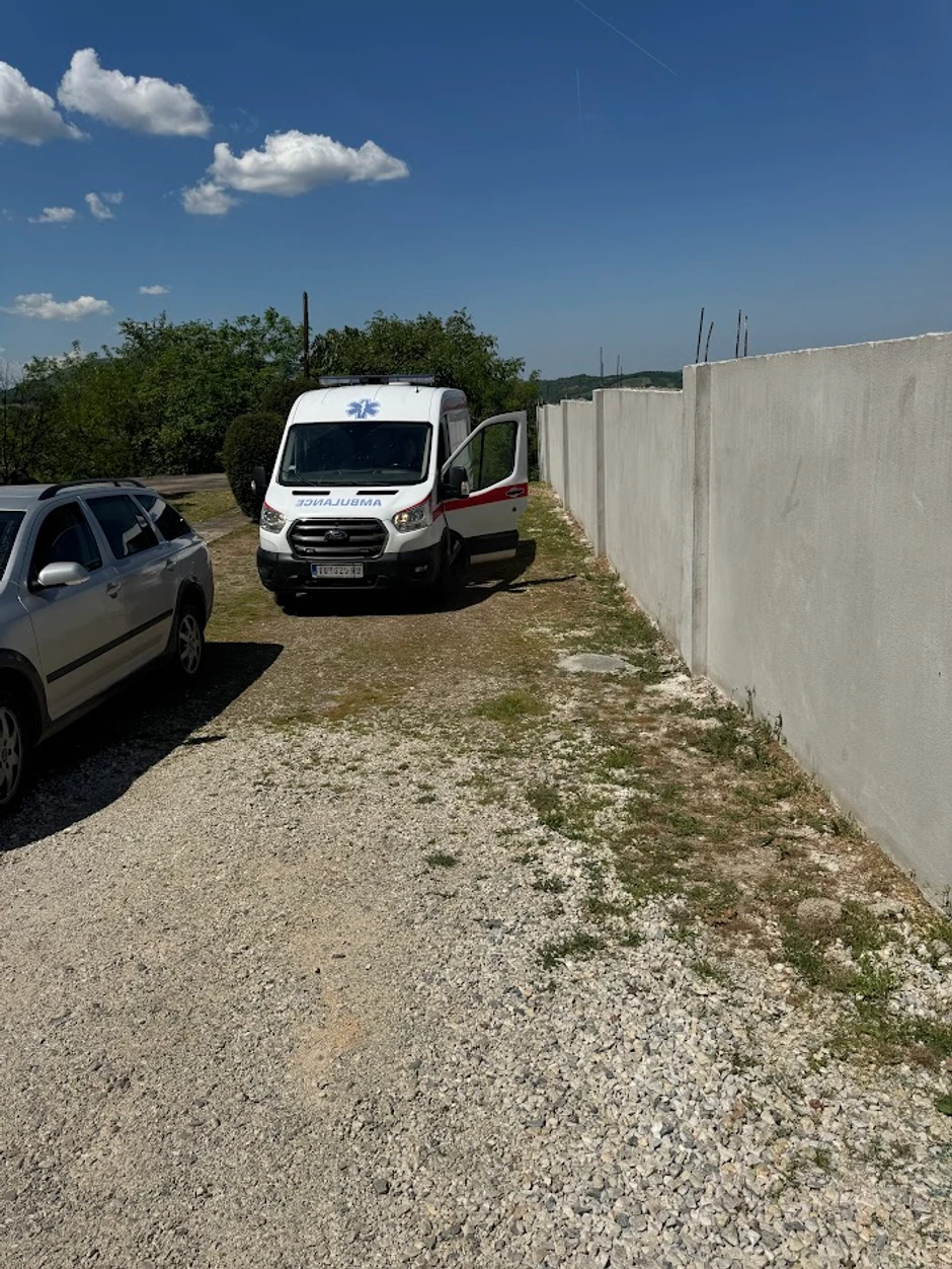 Lekari dežuraju u blizini kapele