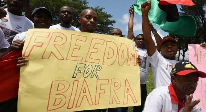 Des Nigérians du Biafra manifestent dans le quartier Biafra d’Abidjan/Sia KAMBOU/AFP