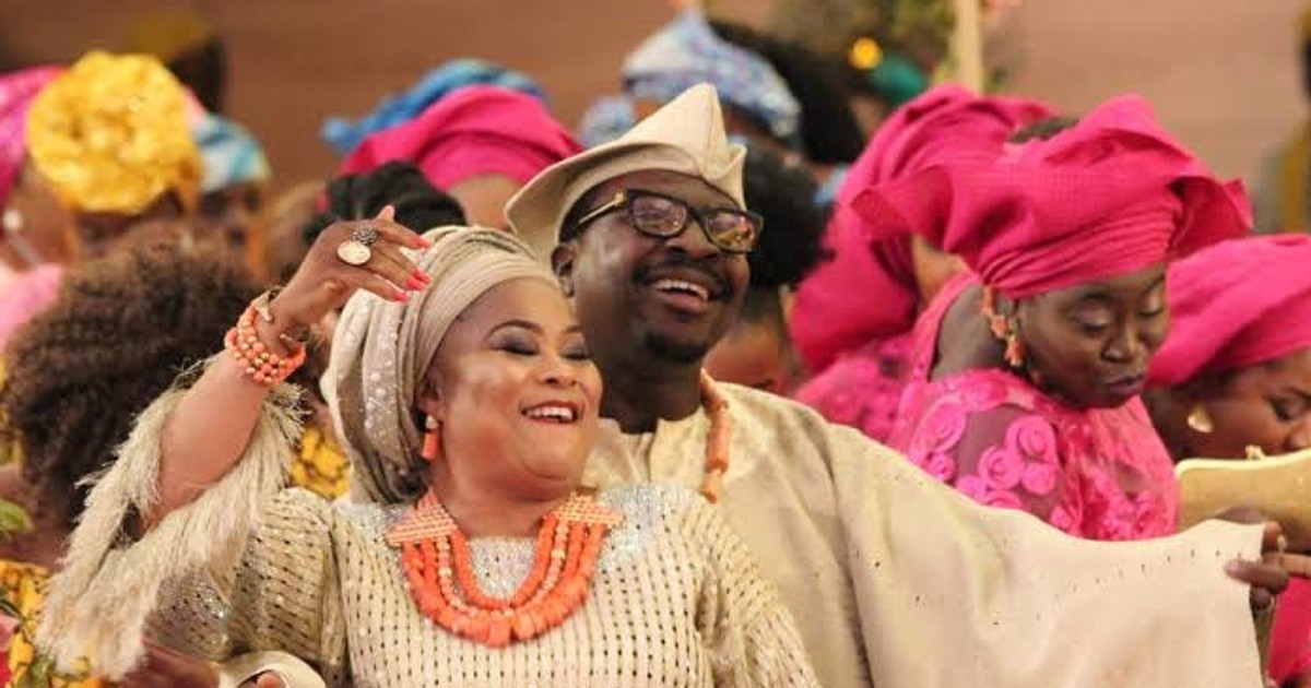 Mergulhe no coração do universo cinematográfico nigeriano, apelidado de “Nollywood”, para descobrir a riqueza e a diversidade da cultura na tela. Filmes vibrantes capturam rituais tradicionais, relações familiares e a alegria de celebrações como casamentos. Descubra obras como “The Wedding Party” e “Lionheart” que iluminam a essência da cultura nigeriana. Explore a imersão festiva de “A Naija Christmas” para uma visão cativante das tradições natalinas. Estes filmes oferecem mais do que apenas entretenimento, eles revelam a profundidade e a beleza da vida nigeriana, convidando os espectadores a maravilharem-se com a sua diversidade e complexidade.