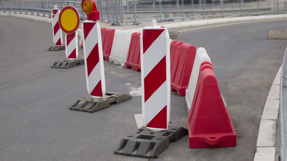 W nocy z wtorku na środę (tj. z 5 na 6 września) nastąpi zmiana organizacja ruchu na ulicy Leonharda. Rozpocznie się remont odcinka drogi od skrzyżowania z al. Piłsudskiego do zjazdu do garaży.