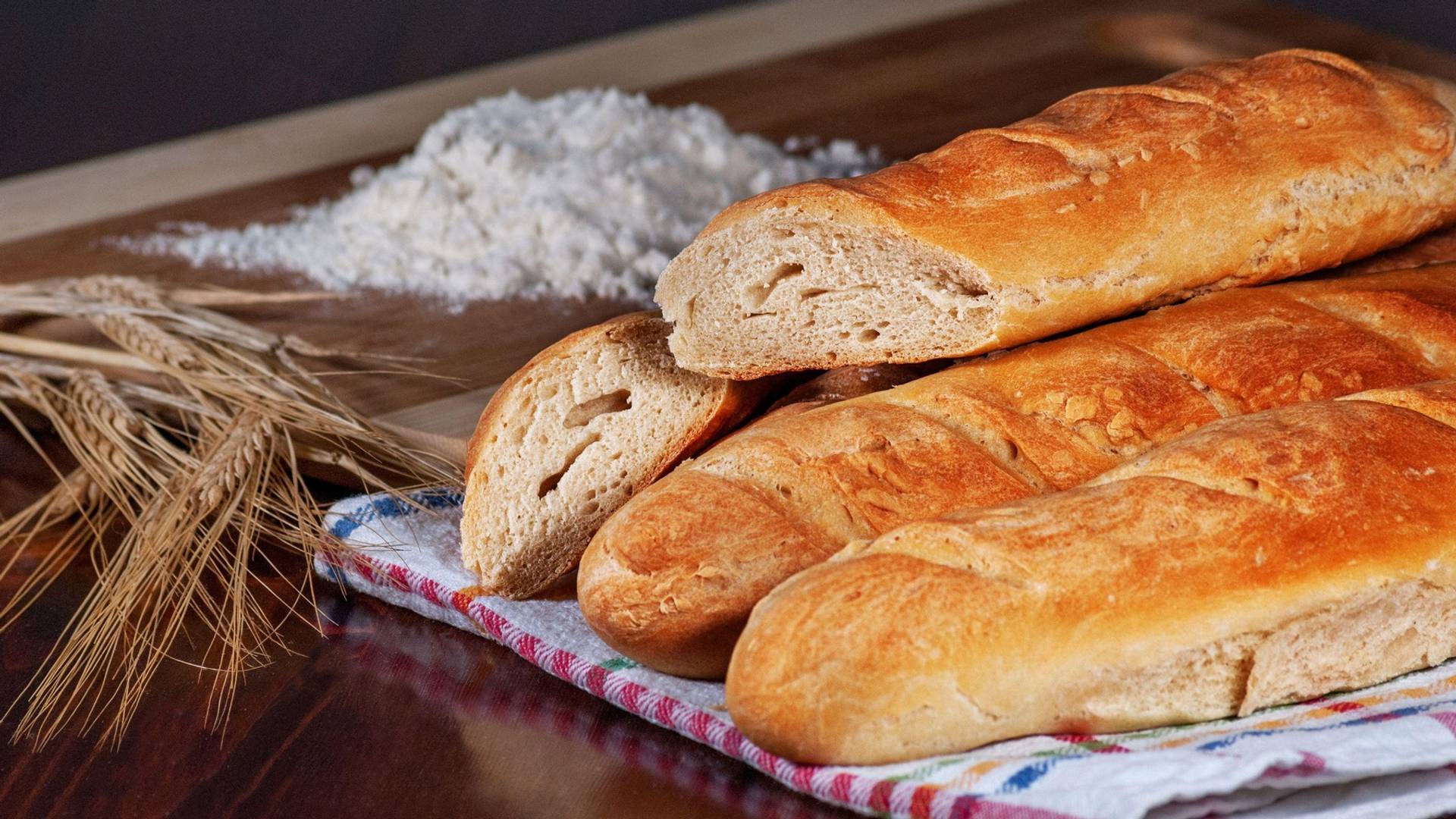 Pol Holivud je najveći majstor za peciva, a ovo je njegov recept za domaći hleb, hrskav spolja i mekan unutra