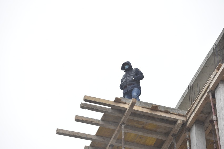 Muškarac koji je pretio da će da skoči ako krene rušenje