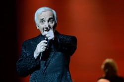 A Aznavour wciąż jest w formie. Legendarny piosenkarz zaśpiewał w Warszawie [ZDJĘCIA!]