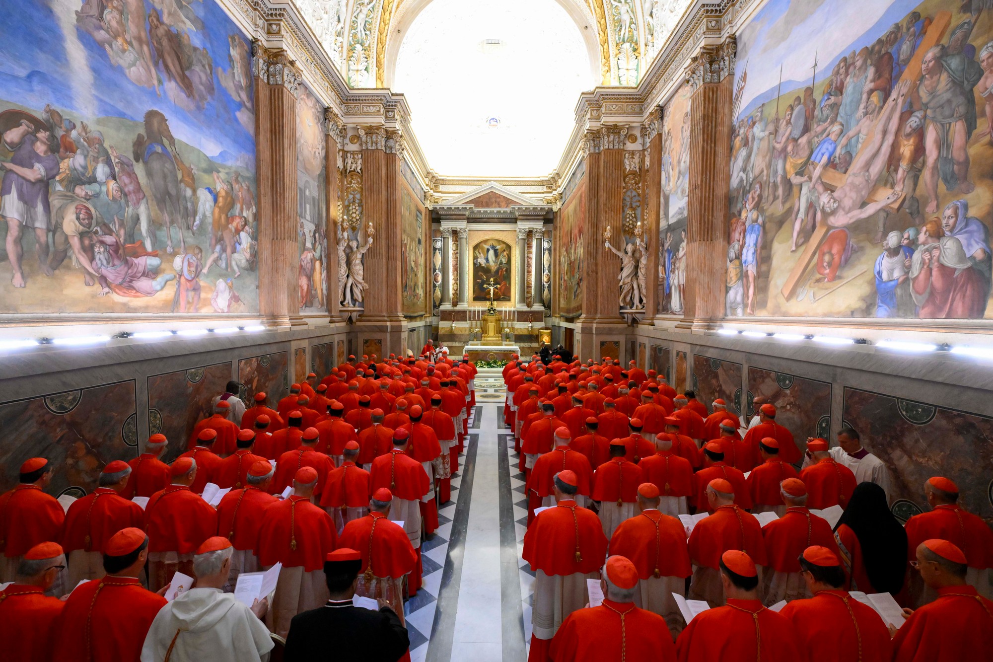 Zábery krátko pred začiatkom konkláve.