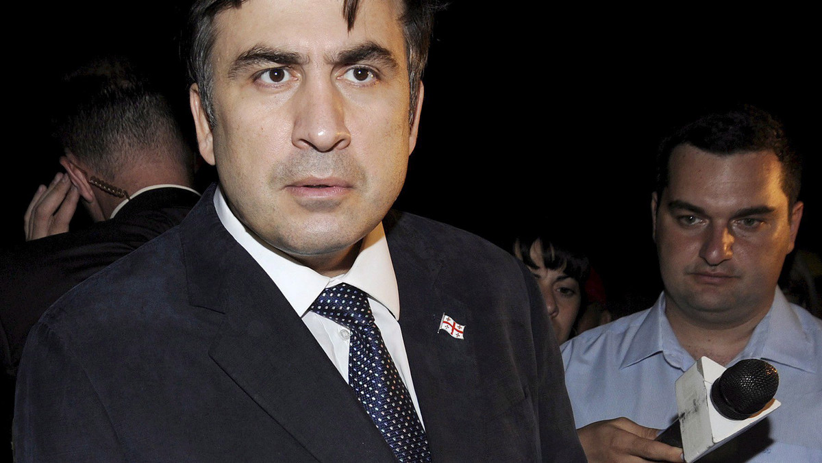 Parlament Gruzji przyjął poprawki do konstytucji, ograniczające władzę prezydenta na rzecz premiera i parlamentu. Opozycja uważa, że jest to manewr, aby u władzy pozostał prezydent Micheil Saakaszwili, kiedy przestanie być szefem państwa.