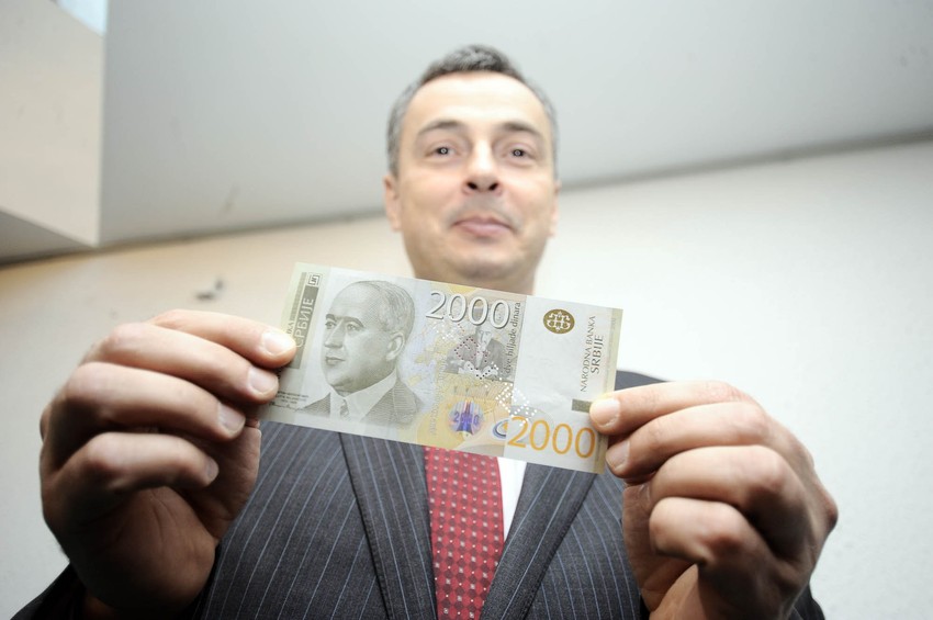 Guverner Dejan Šoškić sa novom novčanicom