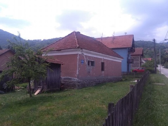 Kuća pokojnog Jeleninog supruga