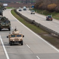 Katonai konvoj közlekedik pénteken reggeltől Szentes és Hajdúhadház között