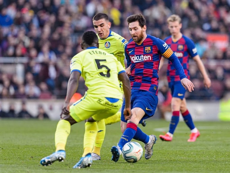 Oghenekaro Etebo και Lionel Messi (Getty Images)