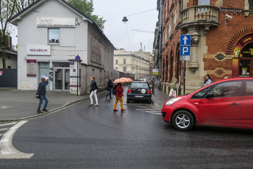 Brak przejścia na ul. Zacisze w Krakowie