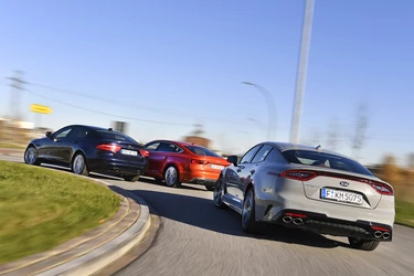 Kia Stinger Gt Kontra Audi S5 Sportback I Jaguar Xe S - Kia Wśród Wyższych Sfer