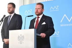 Rząd przywraca obostrzenia w 19 powiatach. Ogłosił to Szumowski