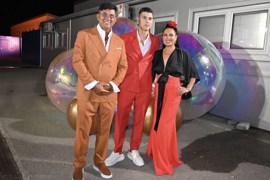 Jovan Pejić Peja sa roditeljima