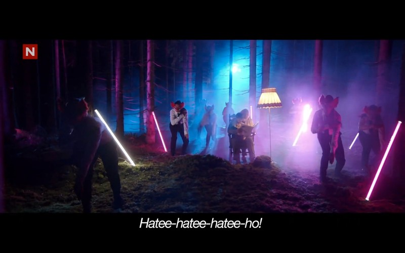 Kadry z klipu do 'What does the Fox say?'