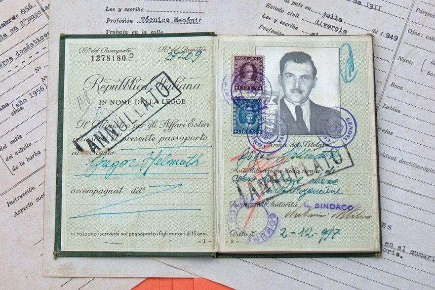 Fałszywy paszport, który Mengele wykorzystał podczas ucieczki do Argentyny.