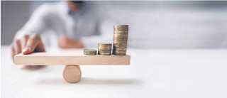 Rozdęte programy społeczne dolewają paliwa do inflacyjnego pożaru