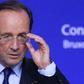 Francois Hollande na niebieskim tle