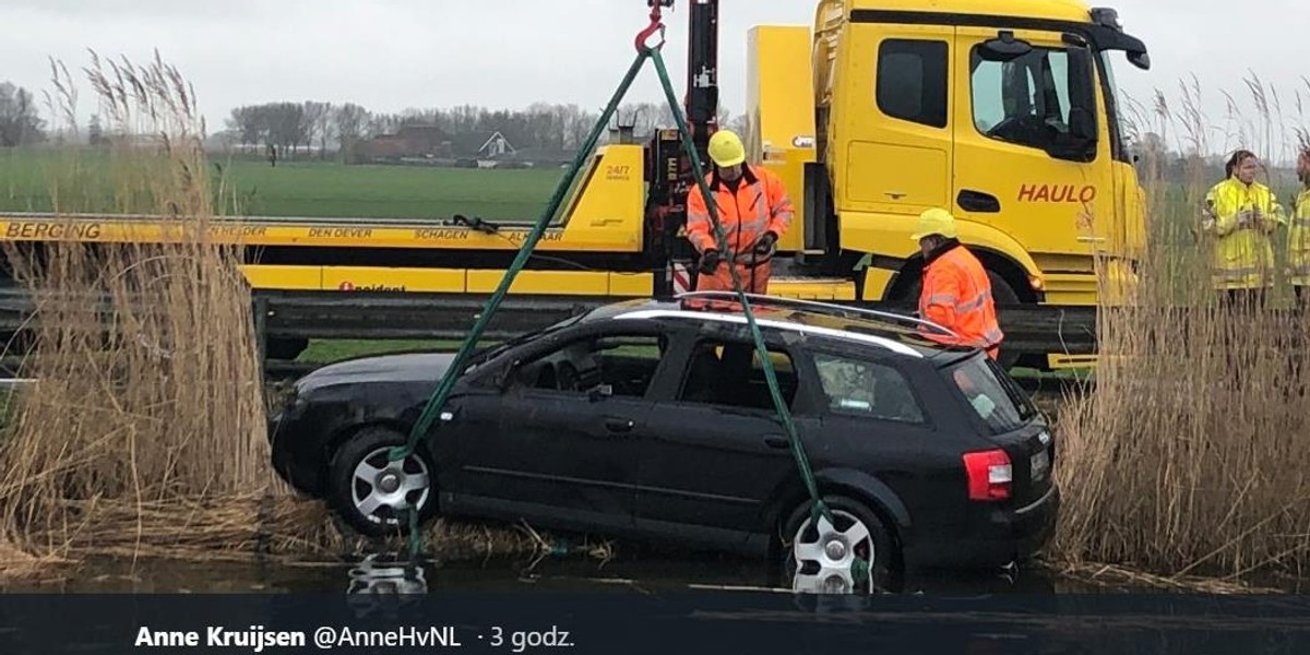 Znaleziono samochód w kanale. W środku byli Polacy