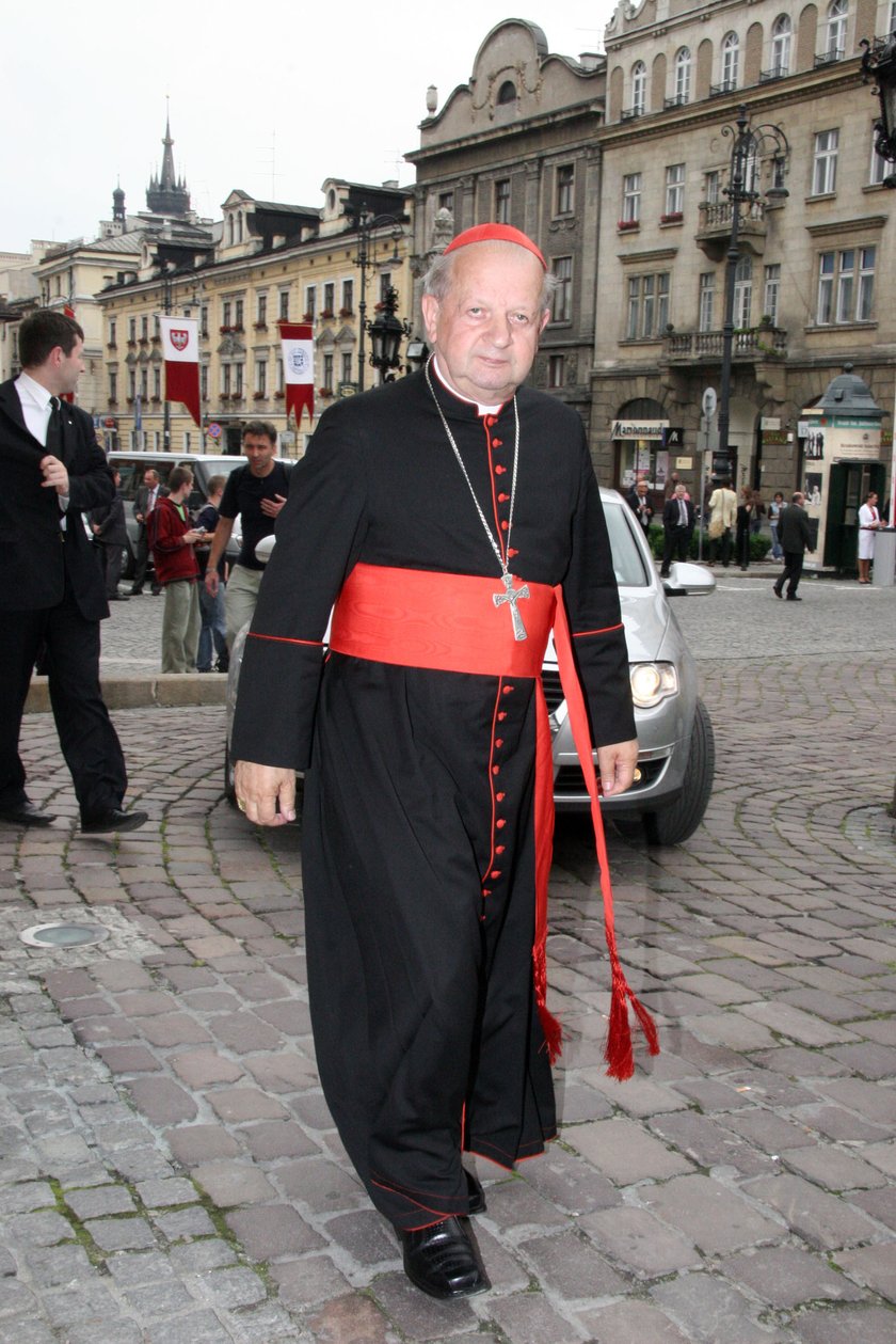 Kardynał Stanisław Dziwisz rezygnuje!