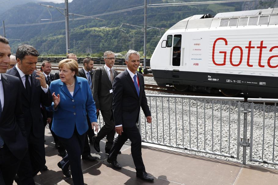Europejscy przywódcy podczas otwarcia tunelu Gotthard.Europejscy przywódcy podczas otwarcia tunelu Gotthard.