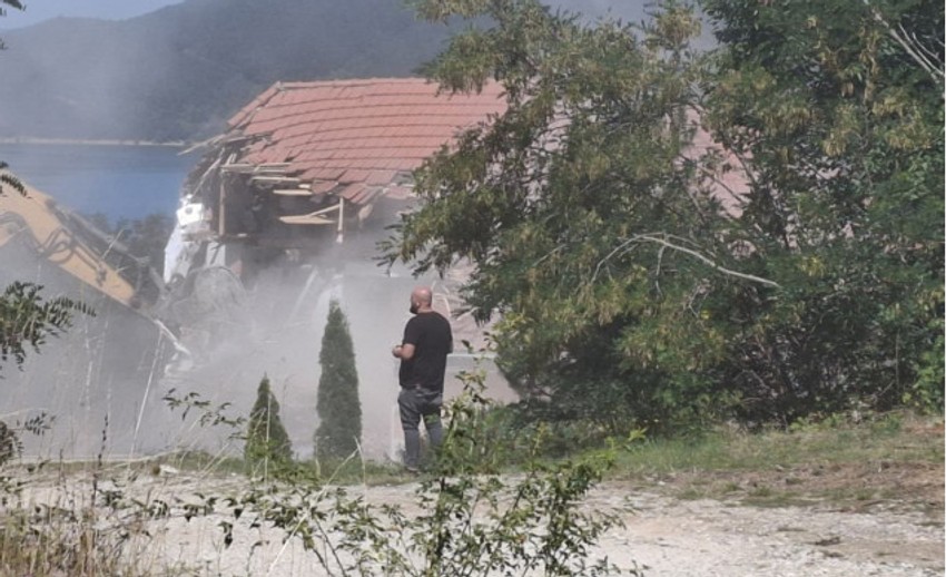 Rušenje motela Jezero na Gazivodama