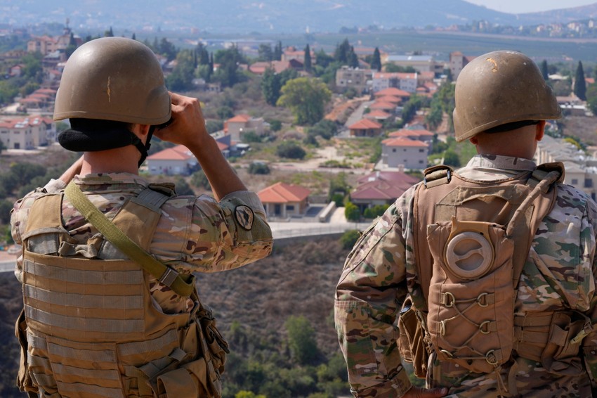 Libanska vojska na brdu u južnom selu Kfar Kila, iznad izraelskog grada Metule