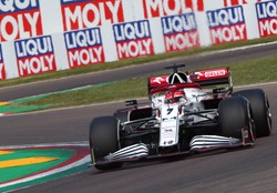 Lance Stroll i Kimi Raikkonen ukarani. Fin bez punktów